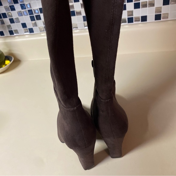 Vince Camunto TAPLEY Over the Knee Round Toe Boots Ash Brown Suede size 6 - Picture 6 of 6